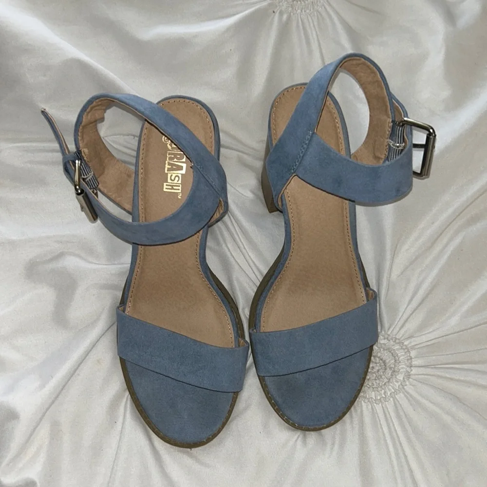 Light blue high heels! Worn once or twice - Picture 1 of 3